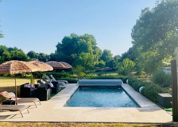 Chez Les Garçons Mobile home vintage, confortable avec piscine Sarlat