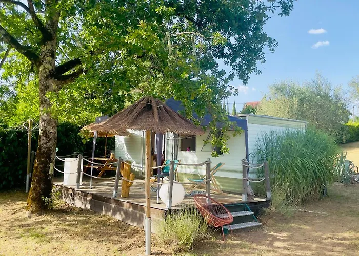 Chez Les Garçons Mobile home vintage, confortable avec piscine Sarlat